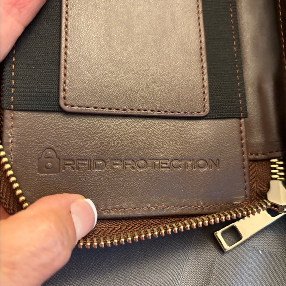 Elegant Brown Quilted Wristlet Clutch - Picture 6 of 6